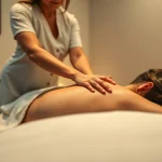 전문 치료사와 함께 차분한 분위기의 가정 환경에서 진행되는 출장마사지